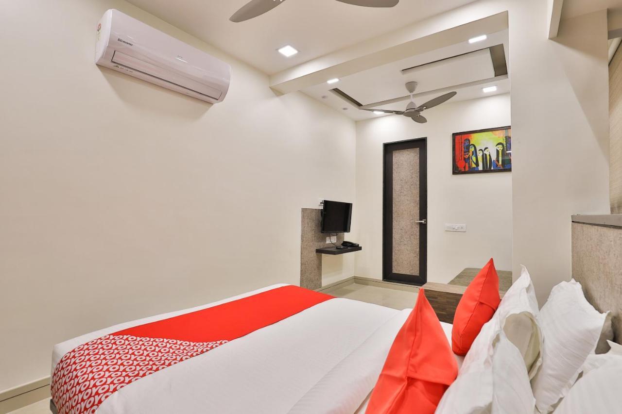 Oyo 23289 Hotel Anmol Palace Ahmedabad Exterior photo