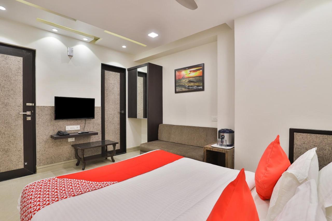 Oyo 23289 Hotel Anmol Palace Ahmedabad Exterior photo